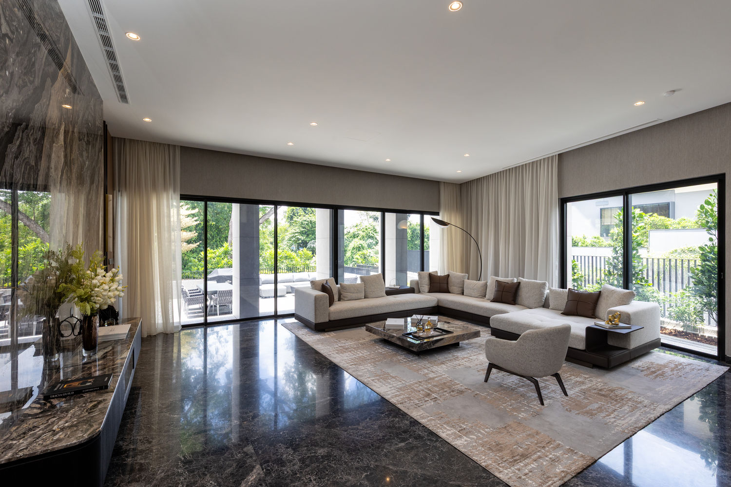 AV 227／228 24 World Houses FRX Capital completes Mount Rosie Signature Collection, sees