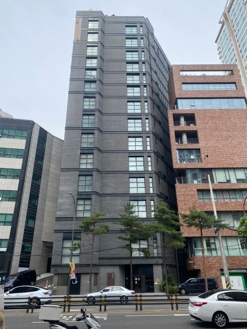 Multifamily residential building in Seoul, near CBD and universities - M&G