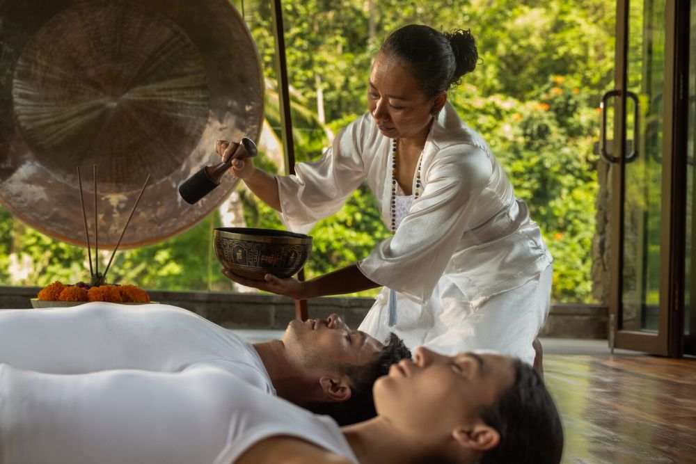 Soundbath with singing bowls and gong