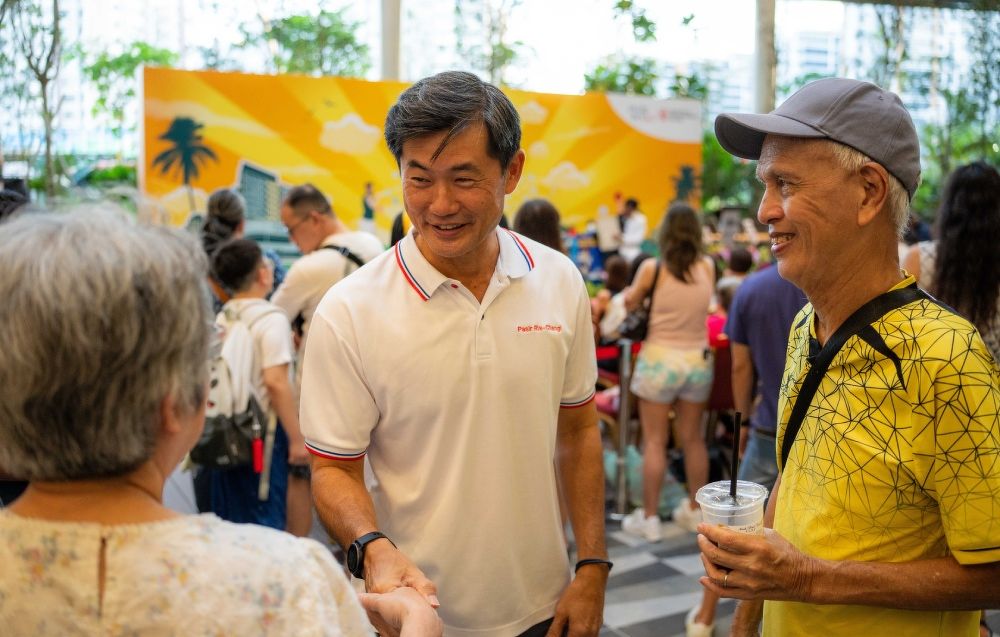 Desmond Tan with members of the public at the Pasir Ris town square