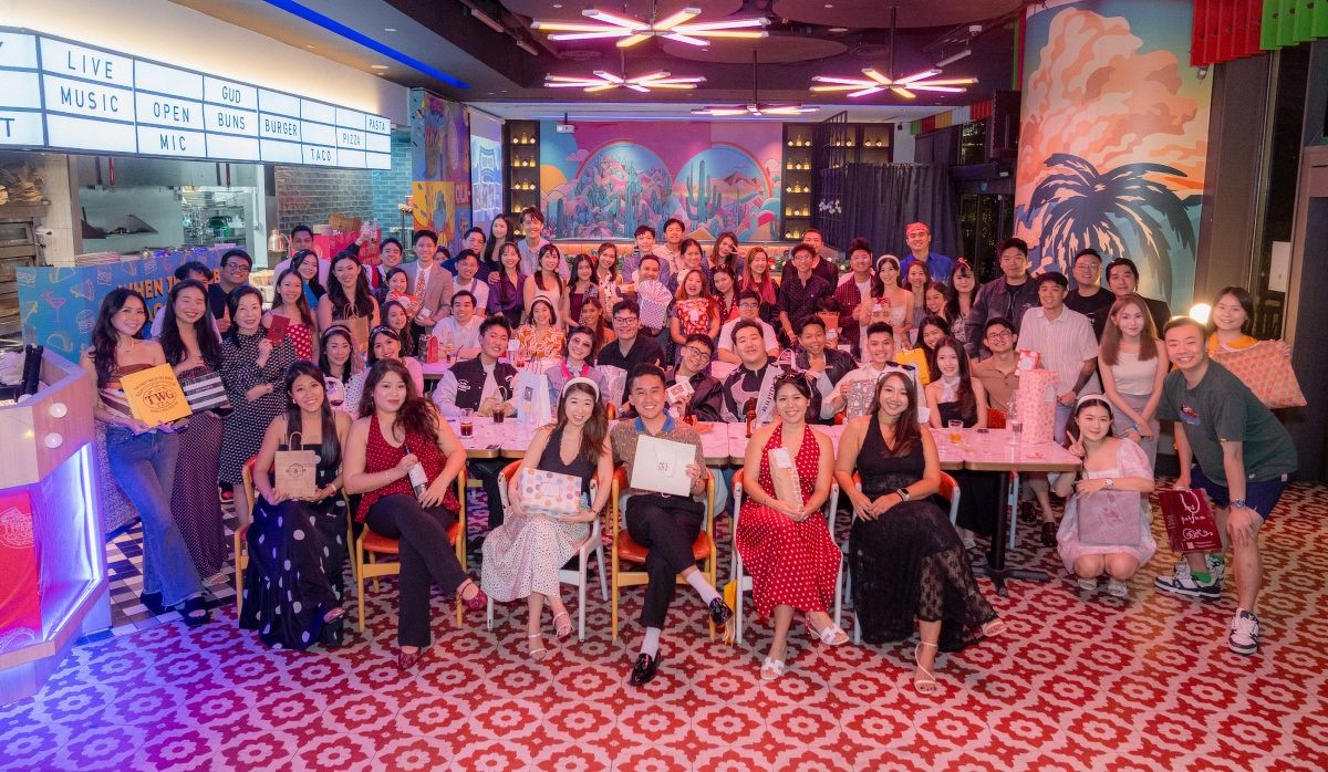 VevienOngDistrict team of real estate agents - group photo at year-end party