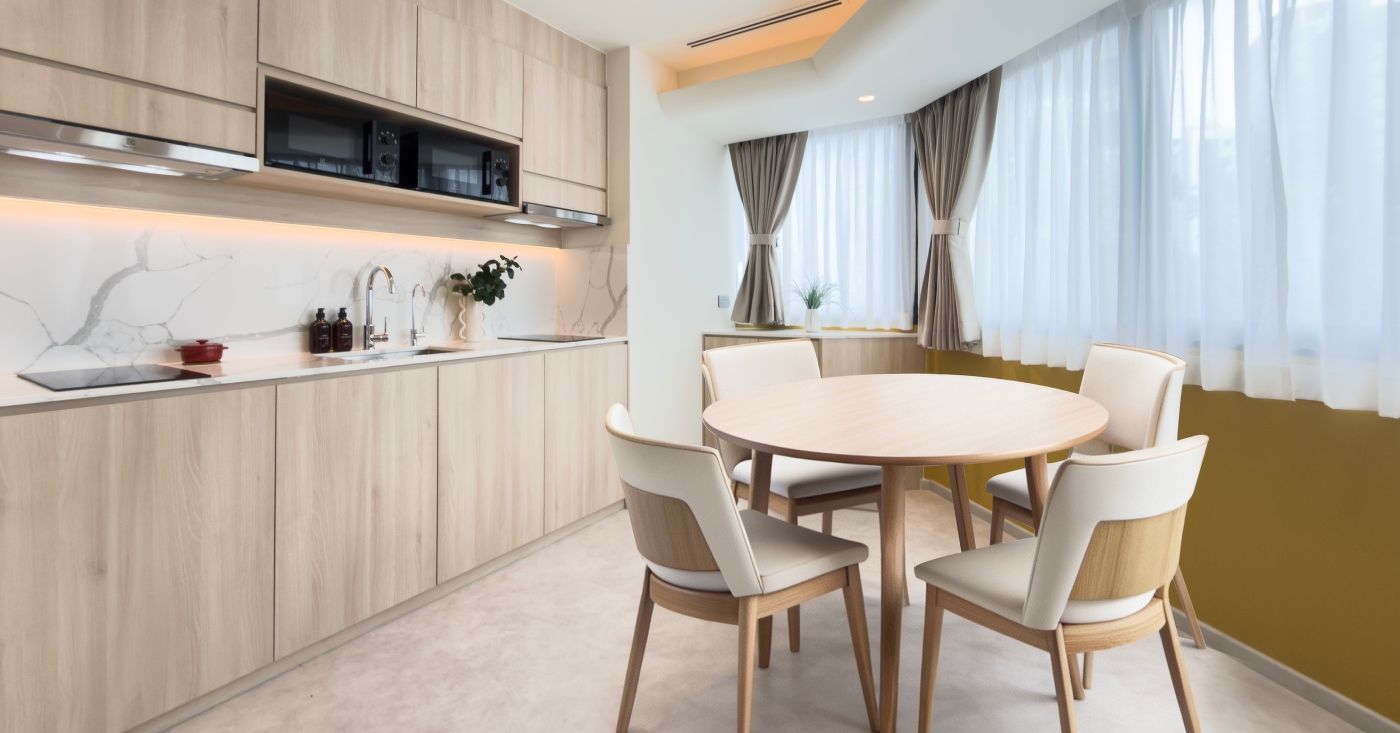 The dining and cooking area at Coliwoo Midtown