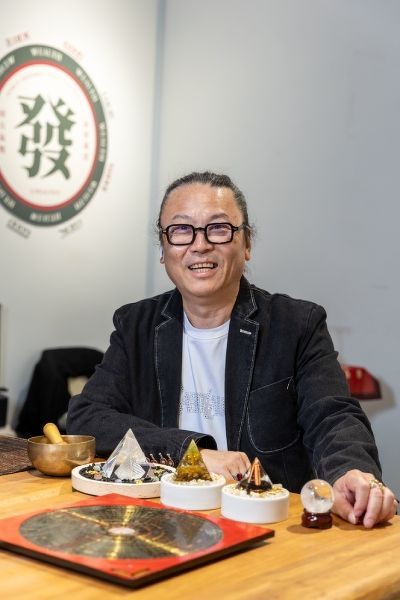 Singaporean feng shui practitioner Rex Chong, who assess properties for feng shui through his consultancies, Kamisoul Pte Ltd and Paparexx Pte Ltd