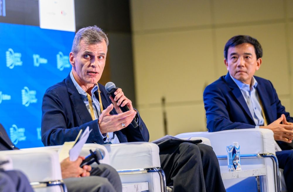 Andreas Roettger, European Union; and Ming Zhang, World Bank
