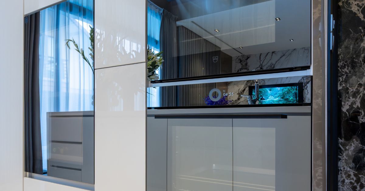 Built-in cooking programmes allow the couple to focus on other tasks while meals are being prepared